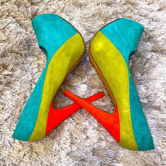 Color blocked Heels - Picture 4 of 9